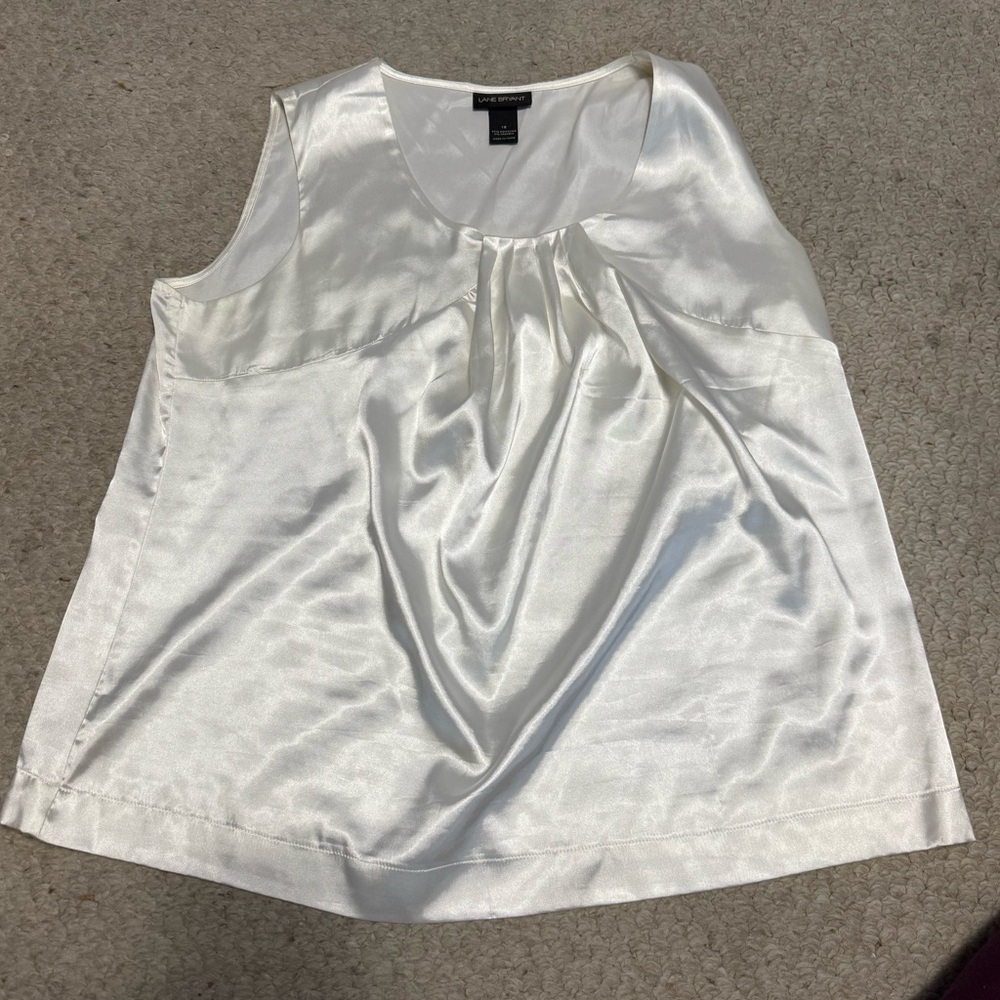 Lane Bryant ivory satin sleeveless shell tank size 18 pleated round neckline
